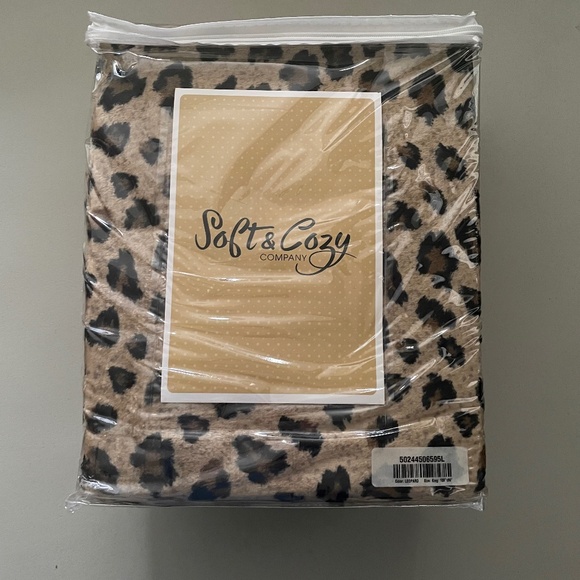 NEW Soft and Cozy LEOPARD Print Sherpa Trim KING Blanket King/Cal King - Picture 1 of 4